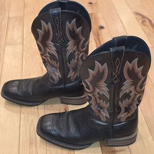 Ariat Tombstone 10 EE